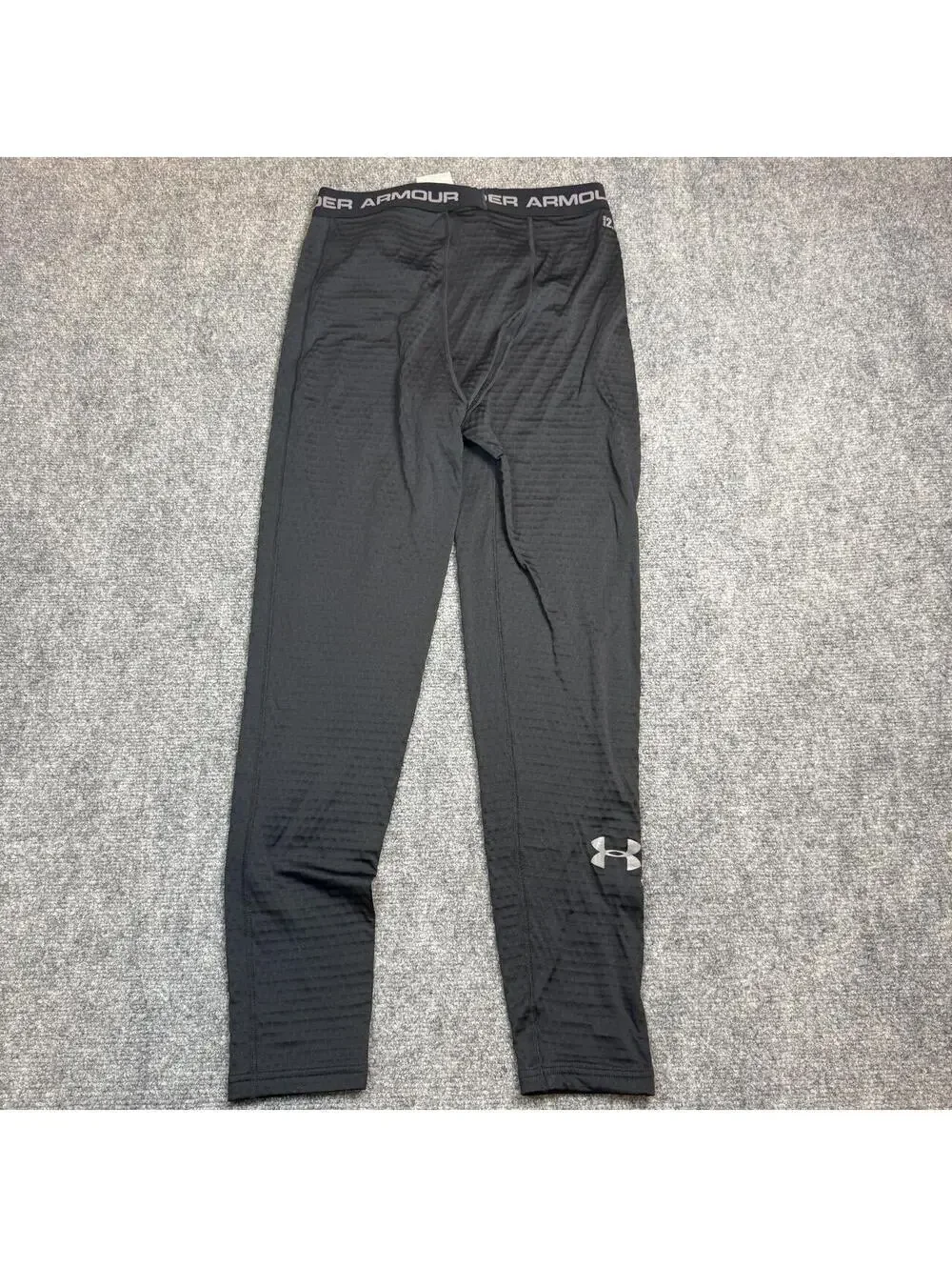 Under Armour black thermal leggings with subtle textured pattern Youth XL